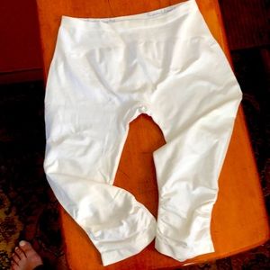 Yoga leggings white capris by loli never worn